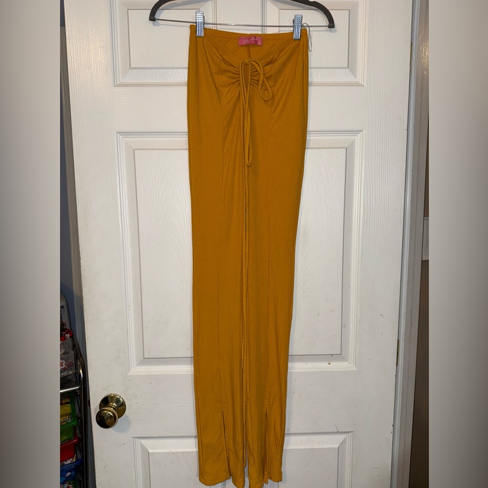 Lilly’s Kloset Mustard Ribbed Front Tie Flare Pants Size Small EUC